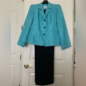 Womens 2pc Le suit pretty Aqua and black pant suit
